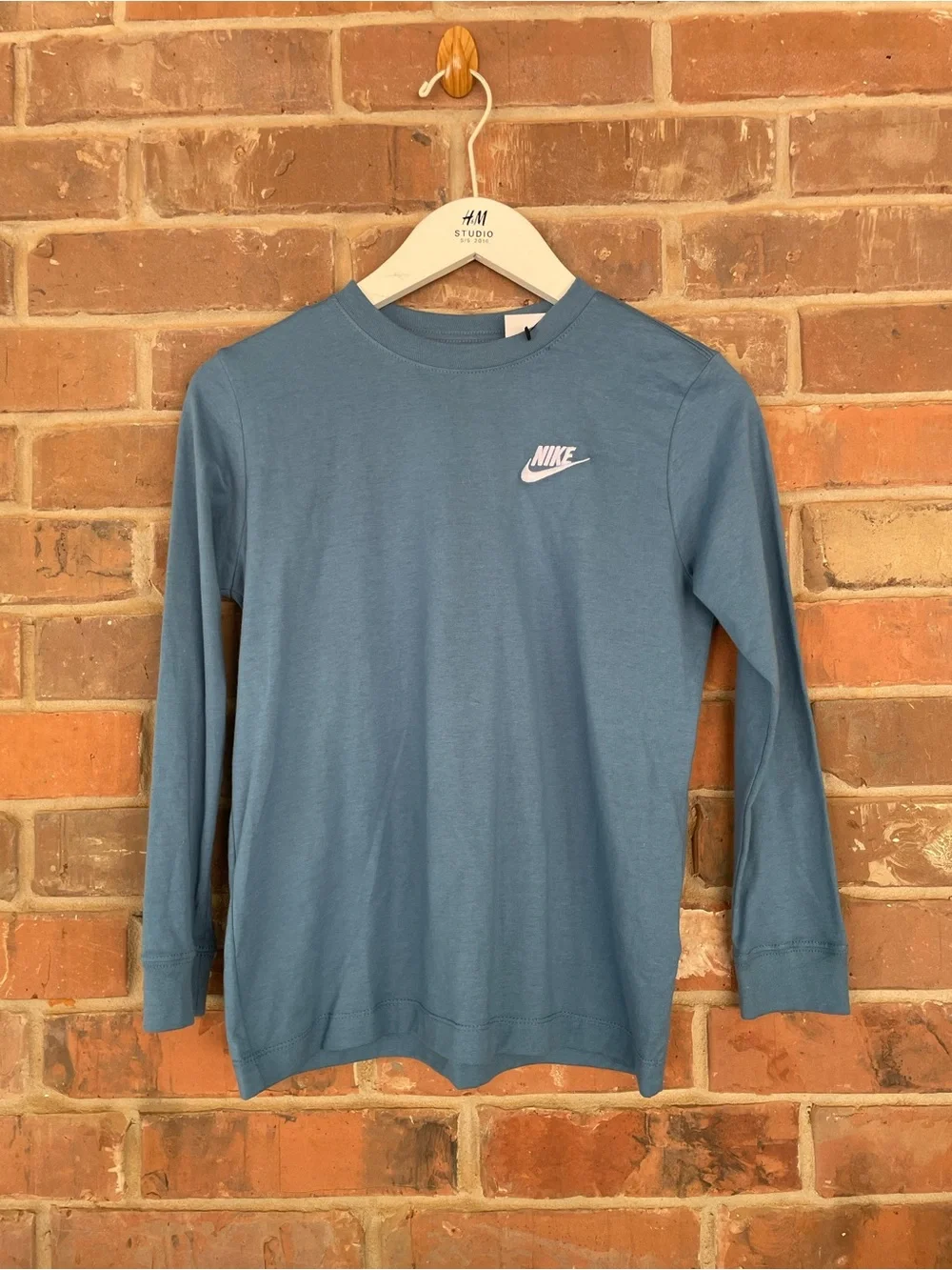 Nike Kids Long Sleeve Tee NWT size Medium #221